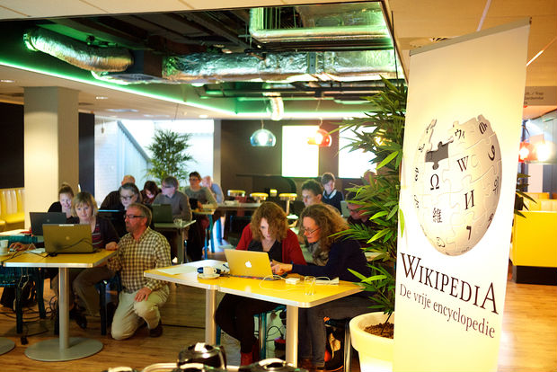 Wikipedia in de bibliotheek