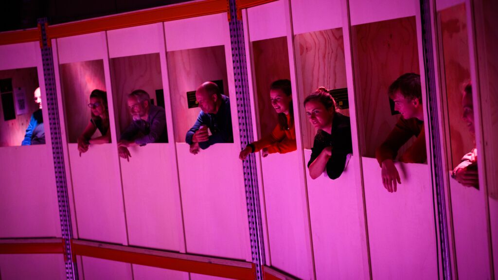 Het eerste coronaproof theater: Peepshow Palace - Cultuurmarketing