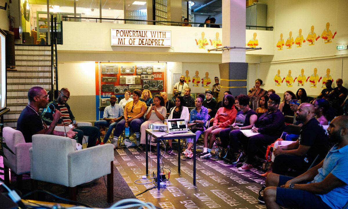 Afbeelding Powertalk M1 in samenwerking met Black Archives bij het HipHopHuis