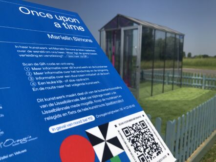 kunstwerk en QR-code IJsselbiennale