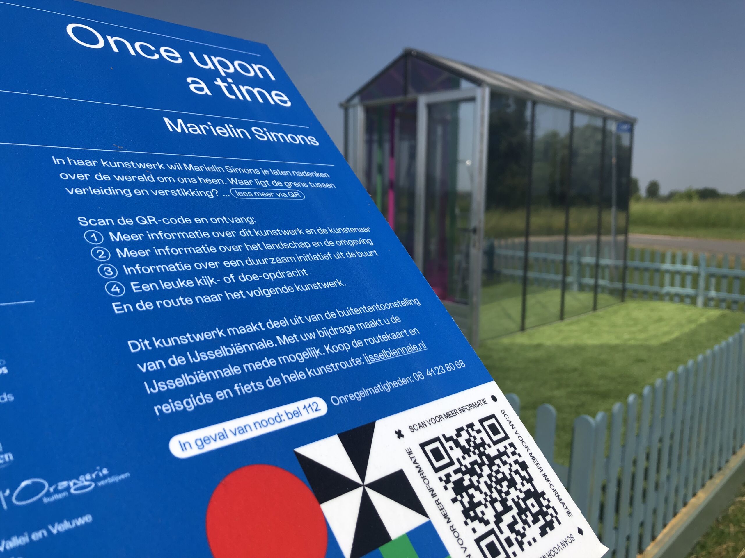kunstwerk en QR-code IJsselbiennale
