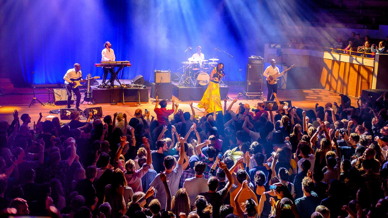 Fatoumata Diawara at LGW by Tim van Veen